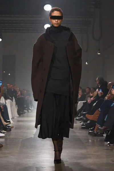 Look 1